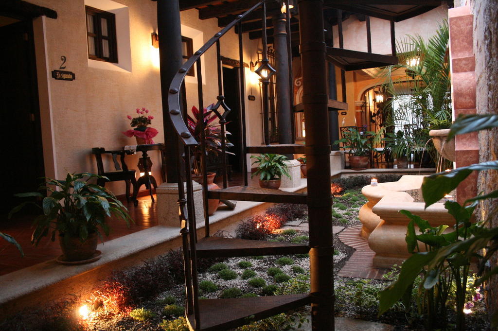 D'Leyenda Hotel Antigua Екстер'єр фото