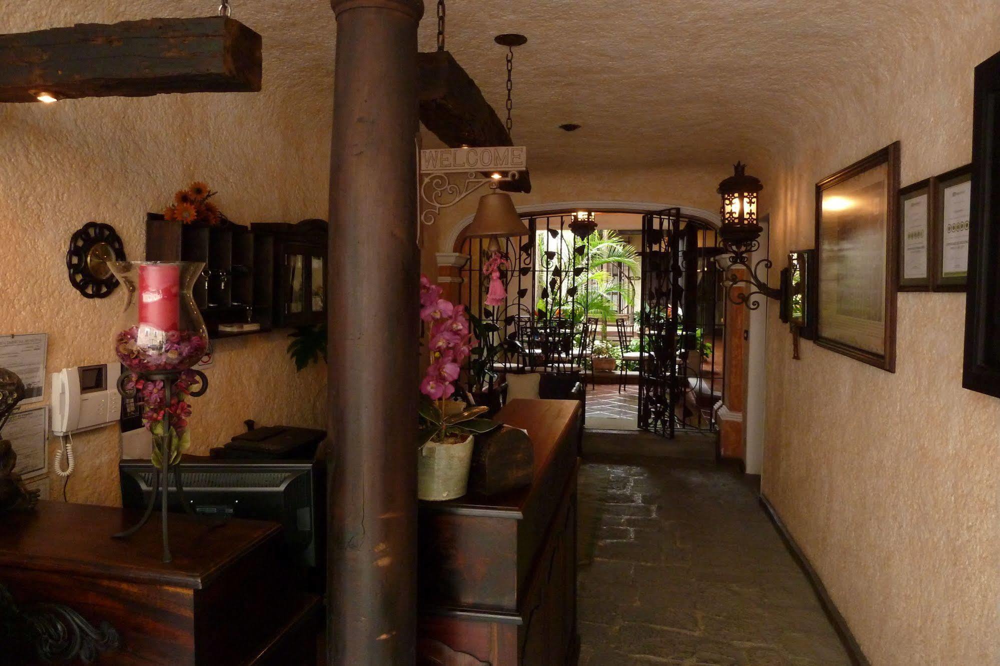 D'Leyenda Hotel Antigua Екстер'єр фото