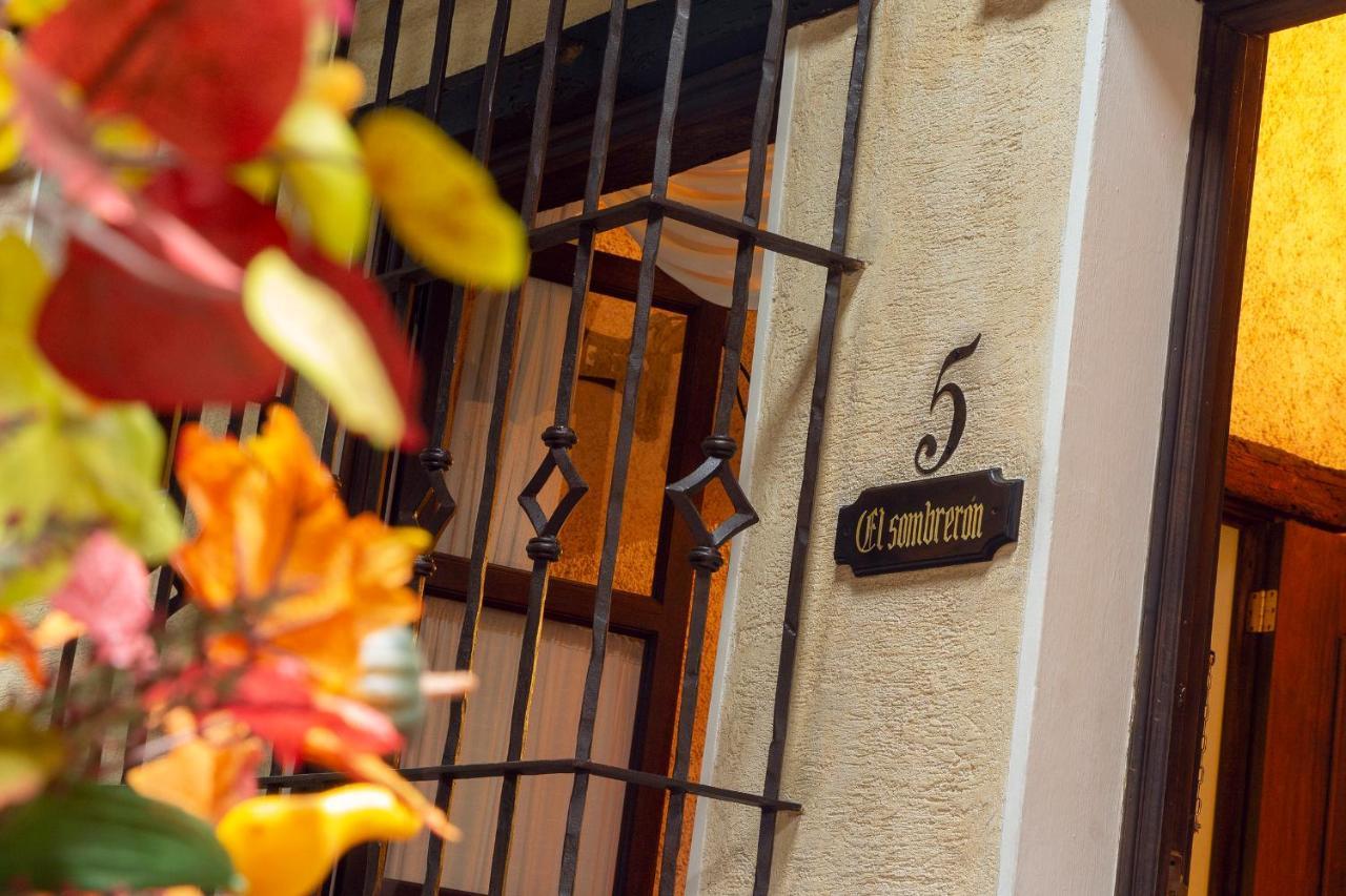 D'Leyenda Hotel Antigua Екстер'єр фото